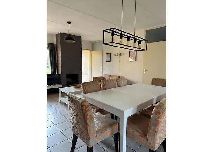 Ferienhaus Spacious Ground-floor In